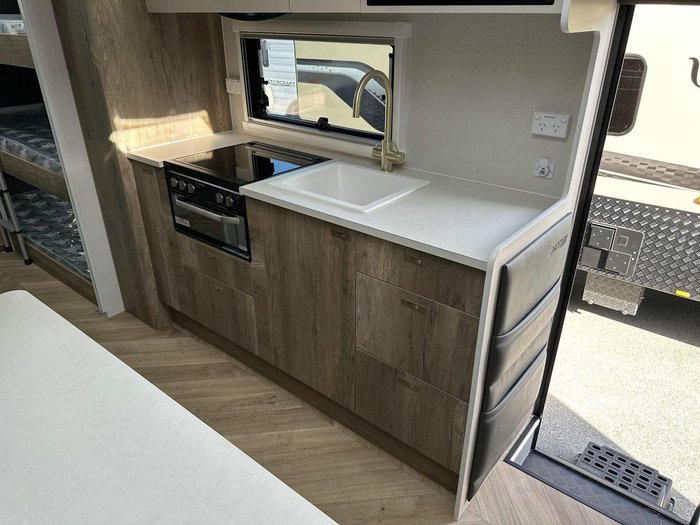 2025 Lotus Caravans Sprint Sp223t 22'3 3 Bunk