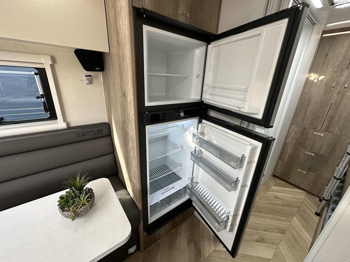 2025 Lotus Caravans Sprint Sp223t 22'3 3 Bunk