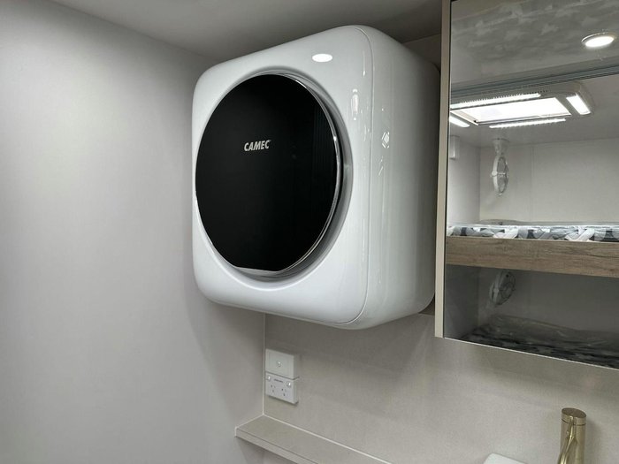 2025 Lotus Caravans Sprint Sp223t 22'3 3 Bunk