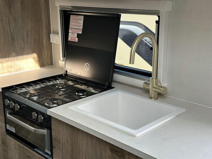 2025 Lotus Caravans Sprint Sp223t 22'3 3 Bunk