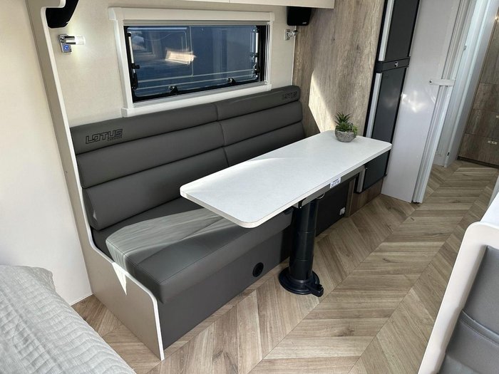 2025 Lotus Caravans Sprint Sp223t 22'3 3 Bunk