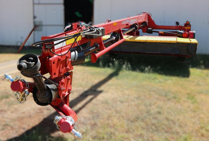 2022 New Holland Discbine 313 Mower Conditioner Plus Steel Roller
