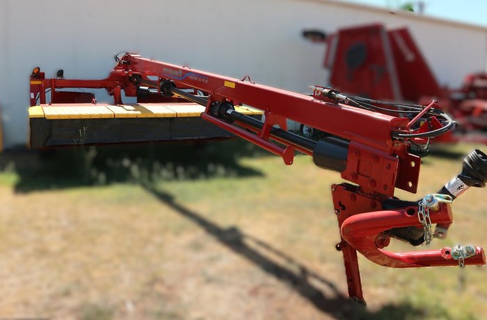 2022 New Holland Discbine 313 Mower Conditioner Plus Steel Roller