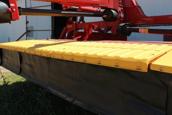 2022 New Holland Discbine 313 Mower Conditioner Plus Steel Roller