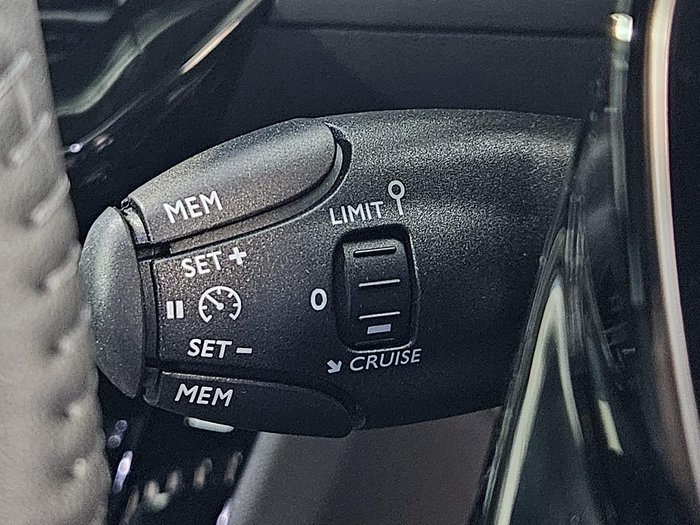 2025 Peugeot 2008 Allure Hybrid