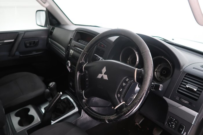 2010 Mitsubishi Pajero GLX NT MY10 4X4 Warm White