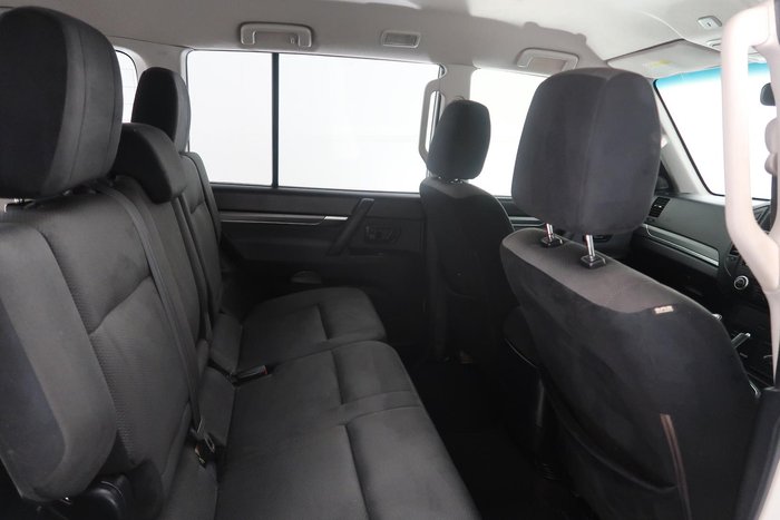 2010 Mitsubishi Pajero GLX NT MY10 4X4 Warm White