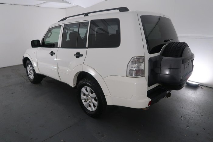 2010 Mitsubishi Pajero GLX NT MY10 4X4 Warm White