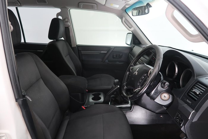 2010 Mitsubishi Pajero GLX NT MY10 4X4 Warm White