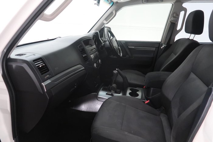 2010 Mitsubishi Pajero GLX NT MY10 4X4 Warm White