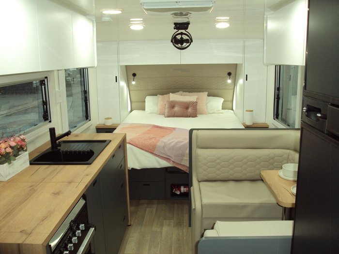 2025 Vacationer Caravans Endure 196R - Cafe Seating