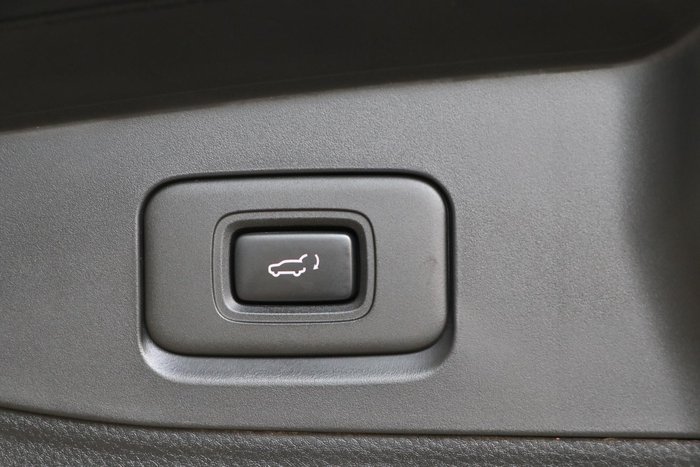 2022 Isuzu MU-X LS-T