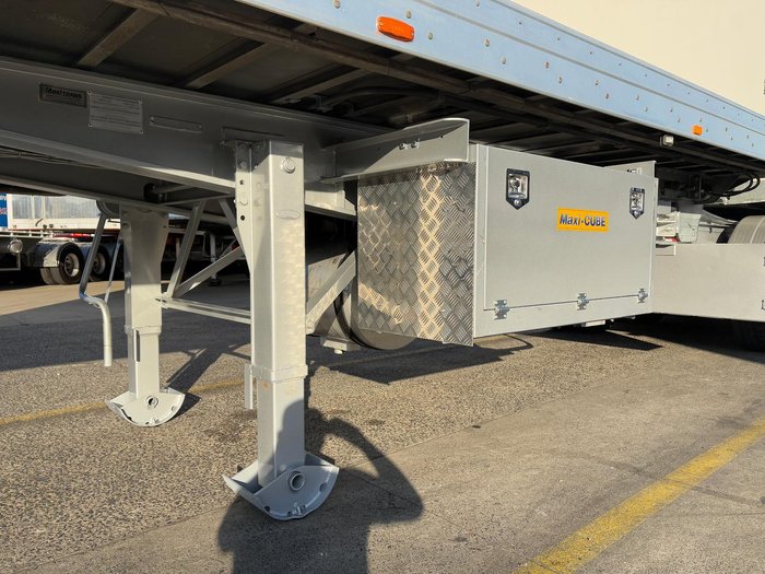 2016 Maxitrans St3 34 Pallet -18 High Cube Reefer Double Stacker