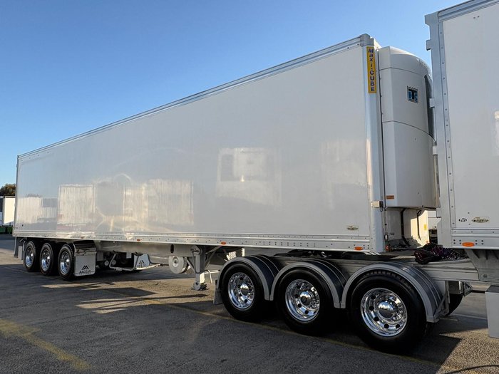 2016 Maxitrans St3 34 Pallet -18 High Cube Reefer Double Stacker