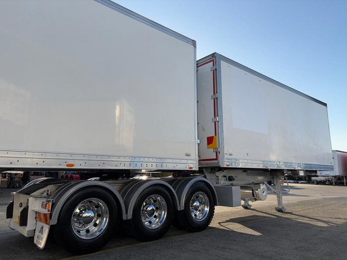 2016 Maxitrans St3 34 Pallet -18 High Cube Reefer Double Stacker