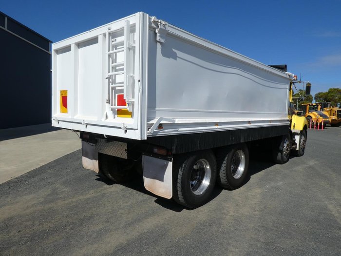 2006 Kenworth T350 YELLOW