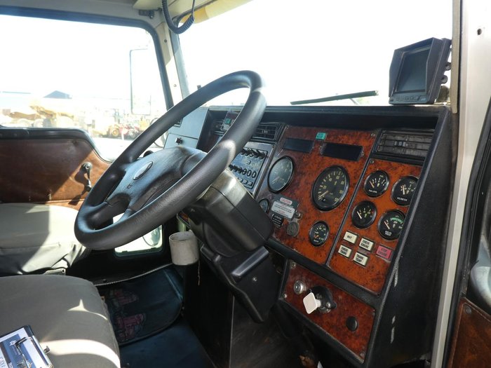 2006 Kenworth T350 YELLOW