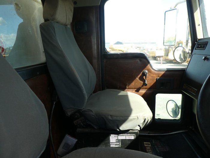 2006 Kenworth T350 YELLOW