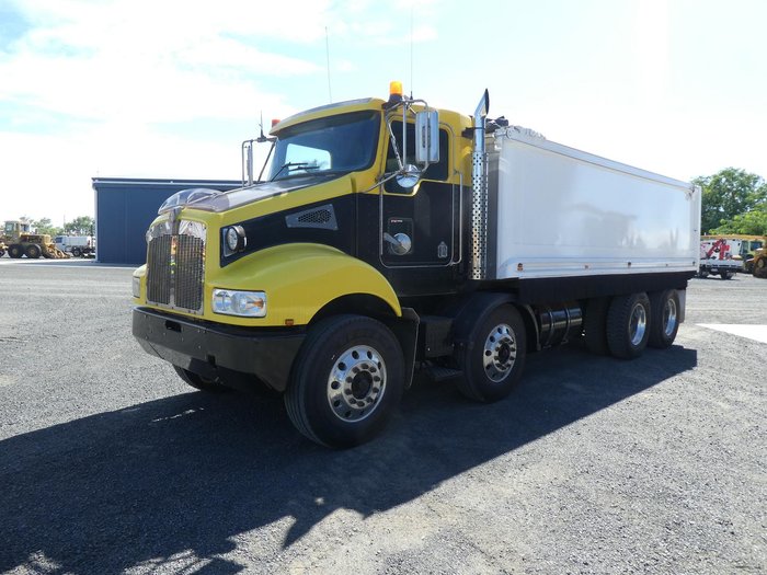 2006 Kenworth T350 YELLOW