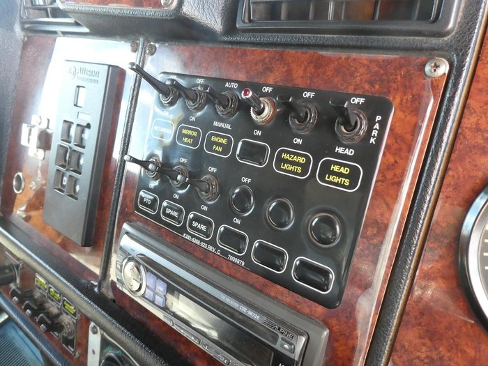2006 Kenworth T350 YELLOW