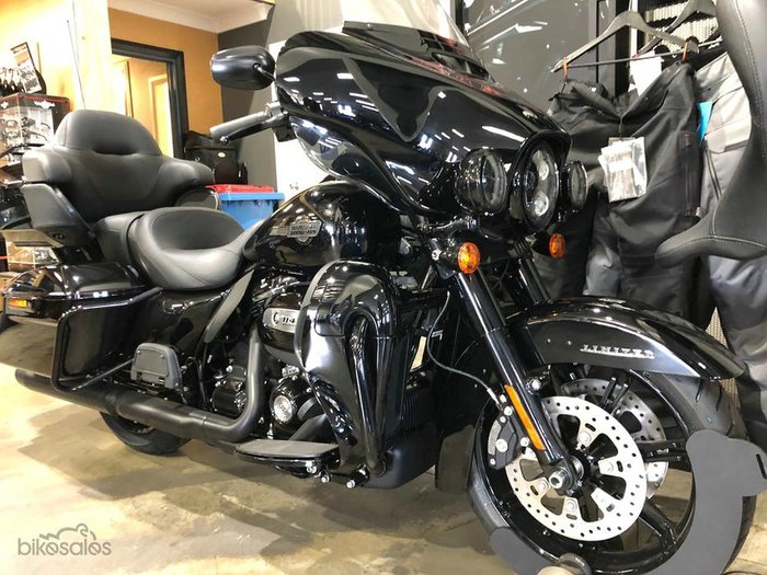 HARLEY-DAVIDSON ULTRA LIMITED 114 (FLHTK) ROAD TOURING BLACK