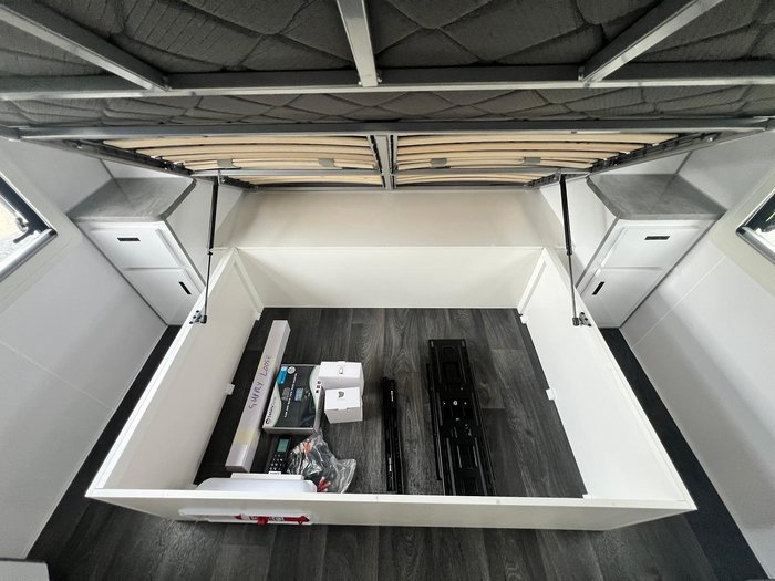 2024 JB Caravans Scorpion Sting Air 23'6 Rear Club