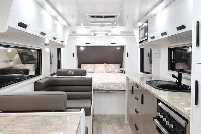 2025 VICTORY CARAVANS Trophy 20'6 Composite