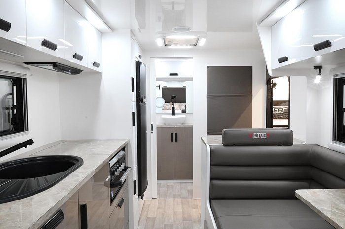 2025 VICTORY CARAVANS Trophy 20'6 Composite