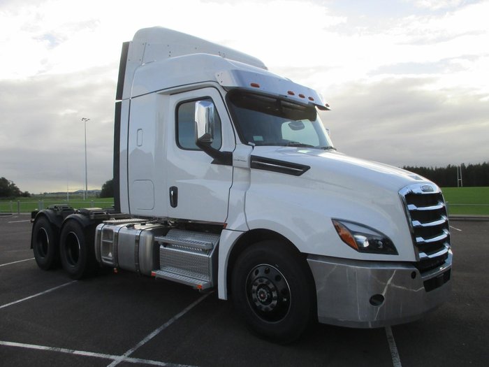 2024 Freightliner Cascadia 126 white