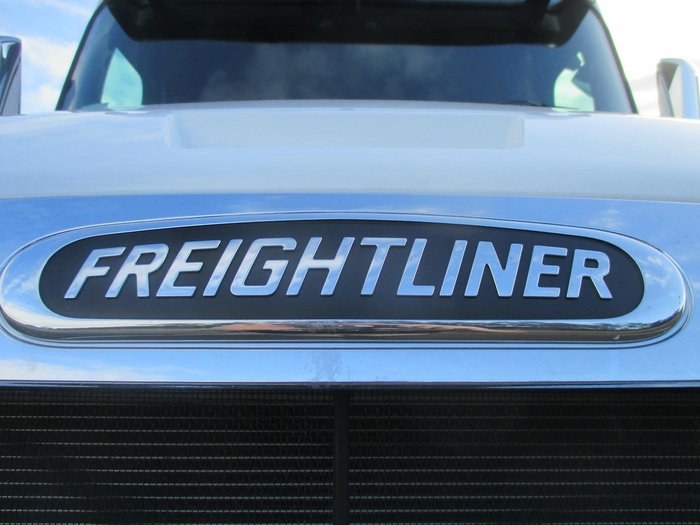 2024 Freightliner Cascadia 126 white