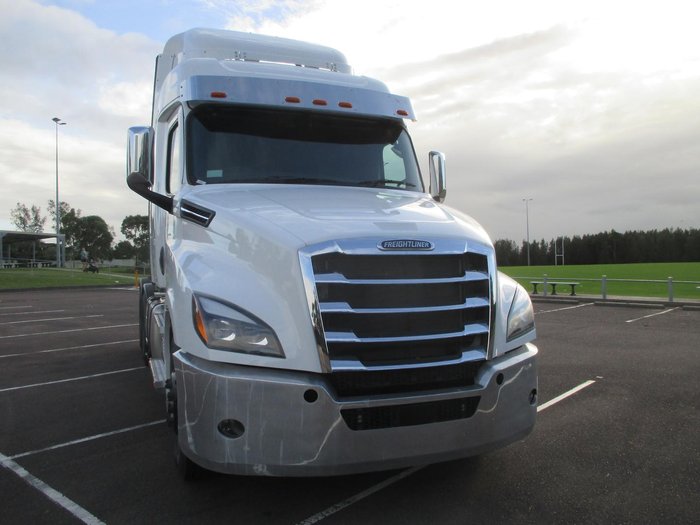 2024 Freightliner Cascadia 126 white