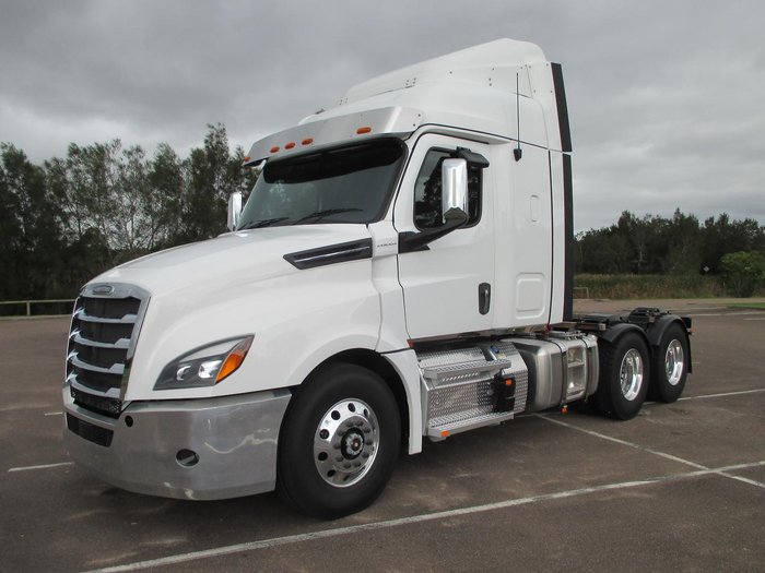 2024 Freightliner Cascadia 126 white