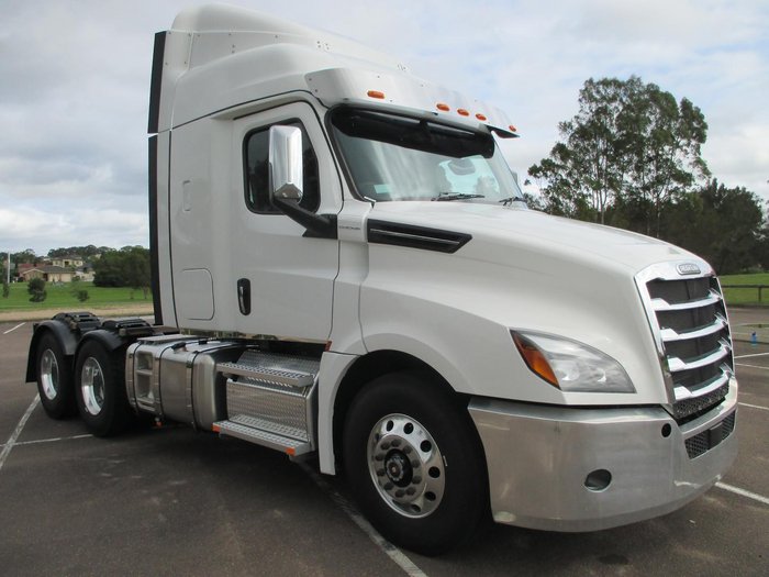 2024 Freightliner Cascadia 126 white