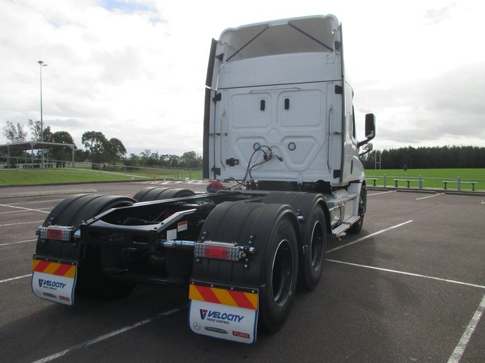 2024 Freightliner Cascadia 116 white