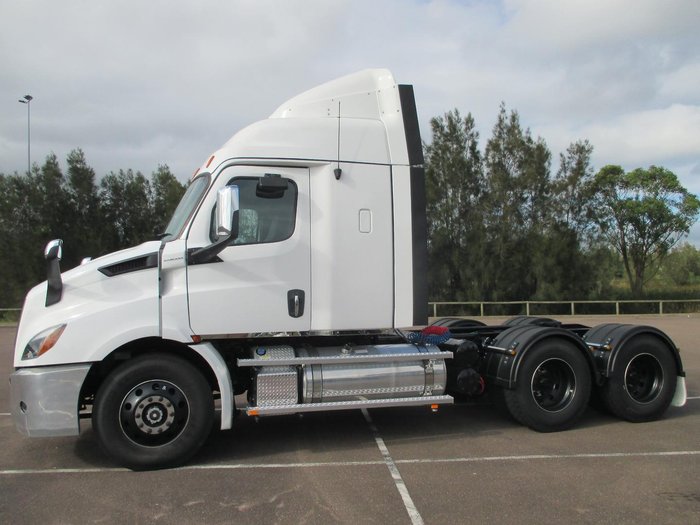 2024 Freightliner Cascadia 116 white