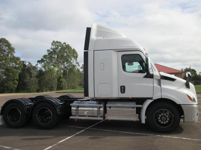 2024 Freightliner Cascadia 116 white