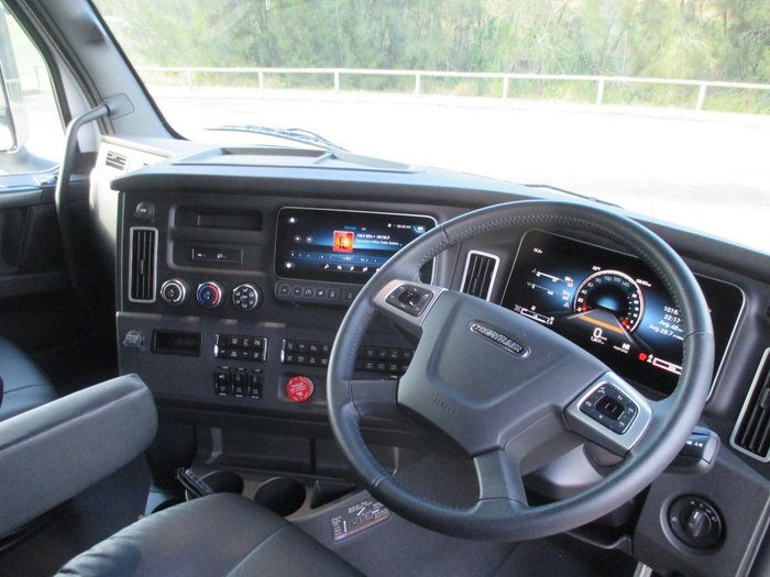 2024 Freightliner Cascadia 116 white