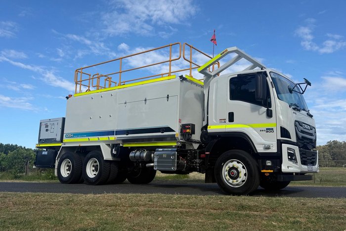 2025 Isuzu F Series FVZ 260-300 WHITE