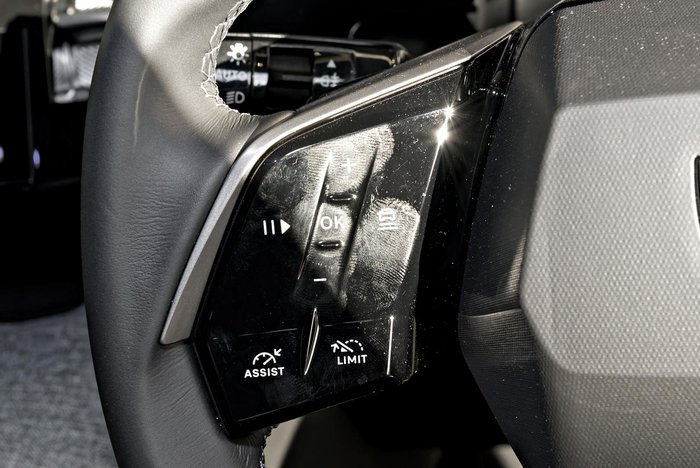 2025 Peugeot 3008 Allure Hybrid P64 MY25 Titanium Grey