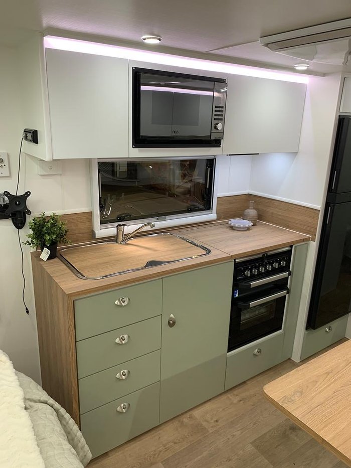 2025 York Orlando 21' Family Van