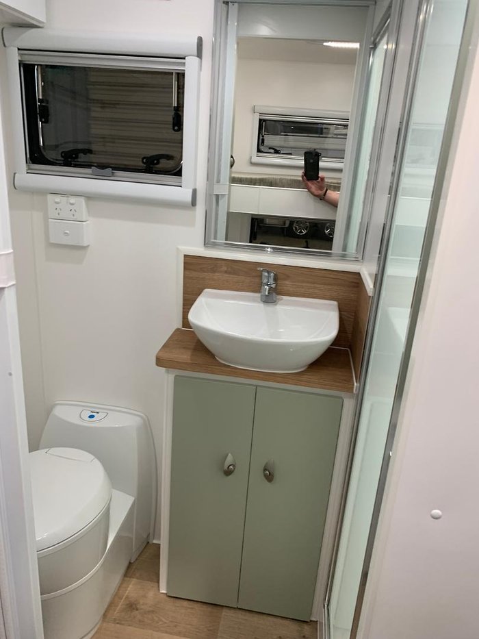 2025 York Orlando 21' Family Van