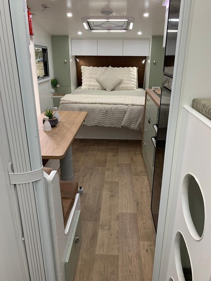2025 York Orlando 21' Family Van