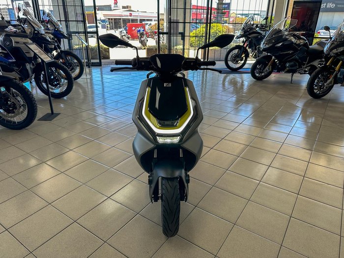 2024 ZEEHO AE6+ AE Grey