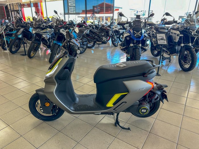 2024 ZEEHO AE6+ AE Grey