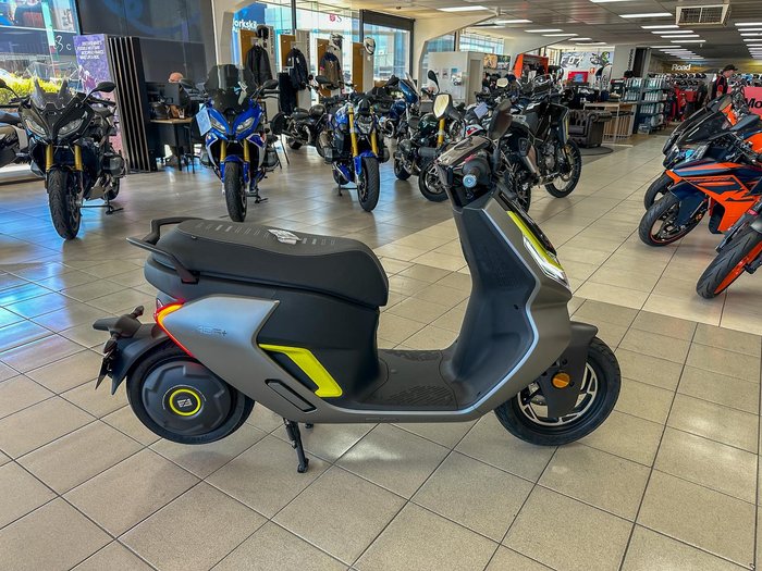 2024 ZEEHO AE6+ AE Grey