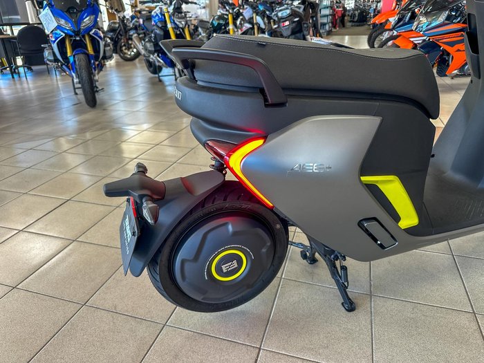 2024 ZEEHO AE6+ AE Grey