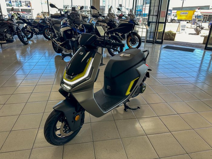 2024 ZEEHO AE6+ AE Grey