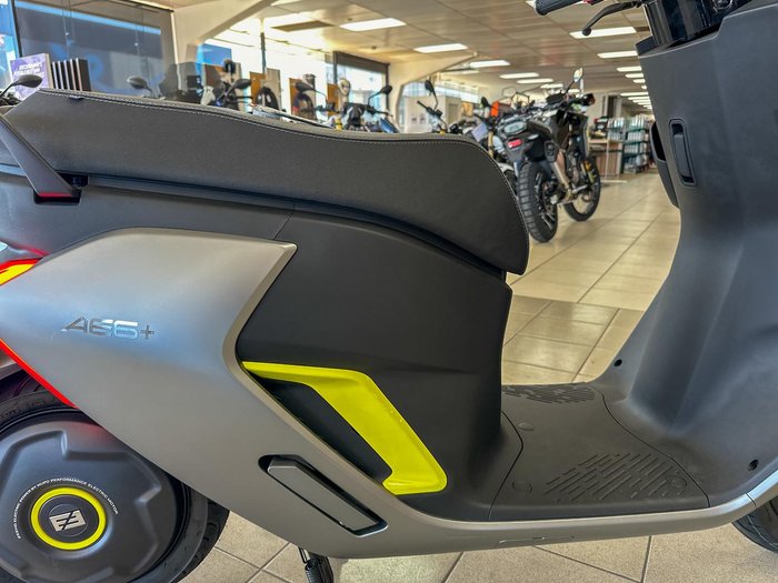 2024 ZEEHO AE6+ AE Grey