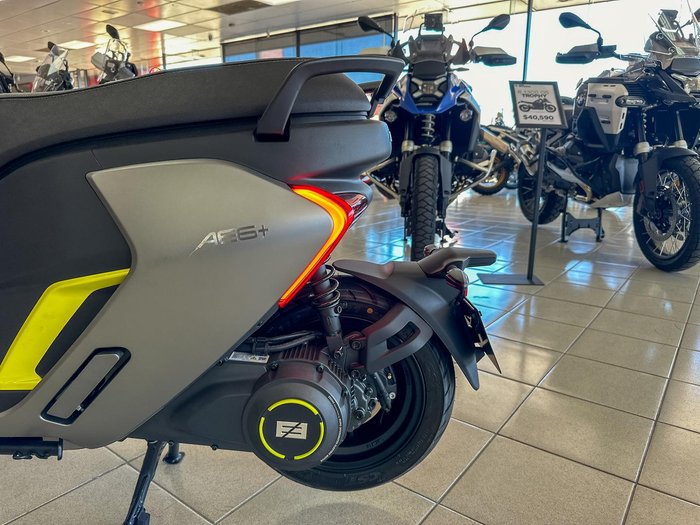 2024 ZEEHO AE6+ AE Grey