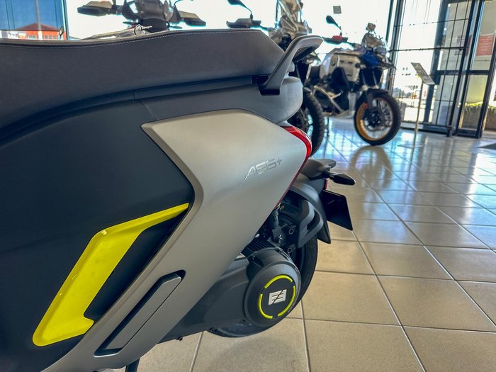 2024 ZEEHO AE6+ AE Grey